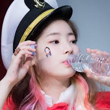 TWICE(トゥワイス)ダヒョンが肌白すぎな理由や秘訣は？愛用日焼け止め・スキンケアも紹介！